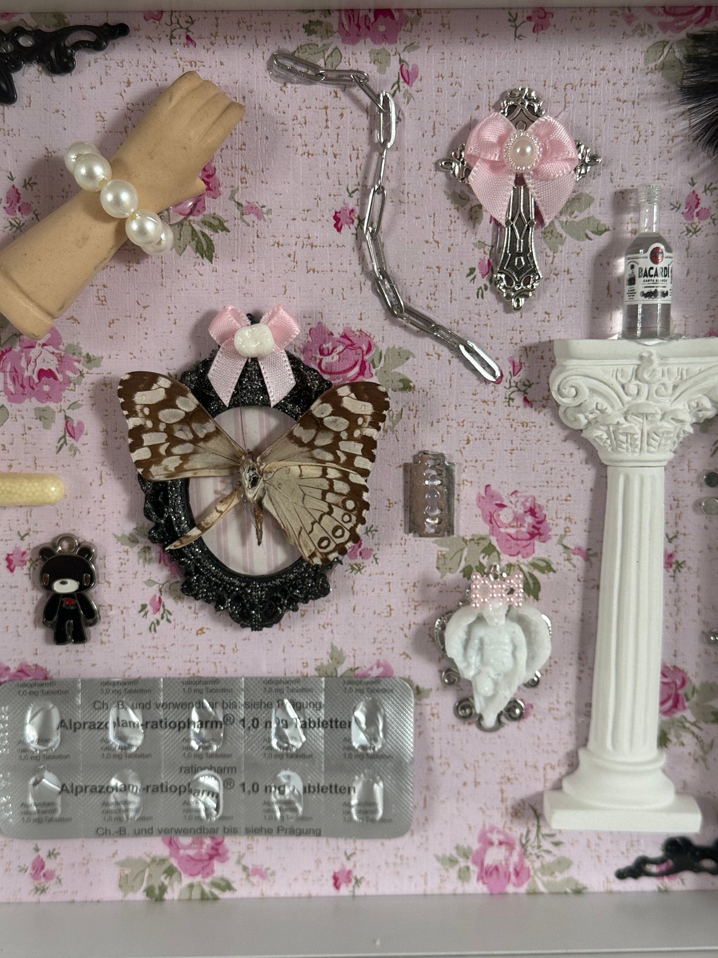 Rahmen „Girl Dinner No. 12“ mit echtem Schmetterling