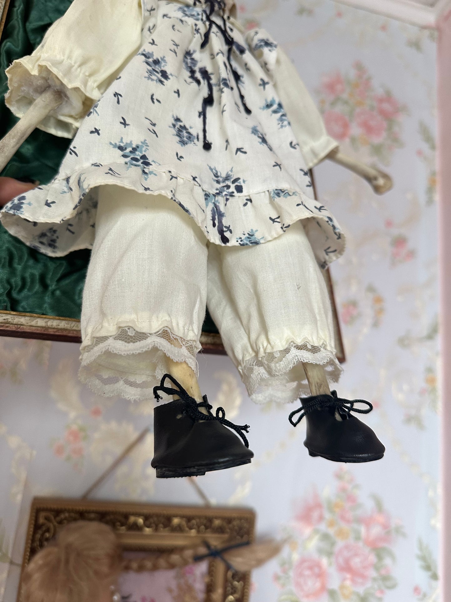 Rahmen „Tracy“ mit echtem Geweih und echten Hühnerknochen