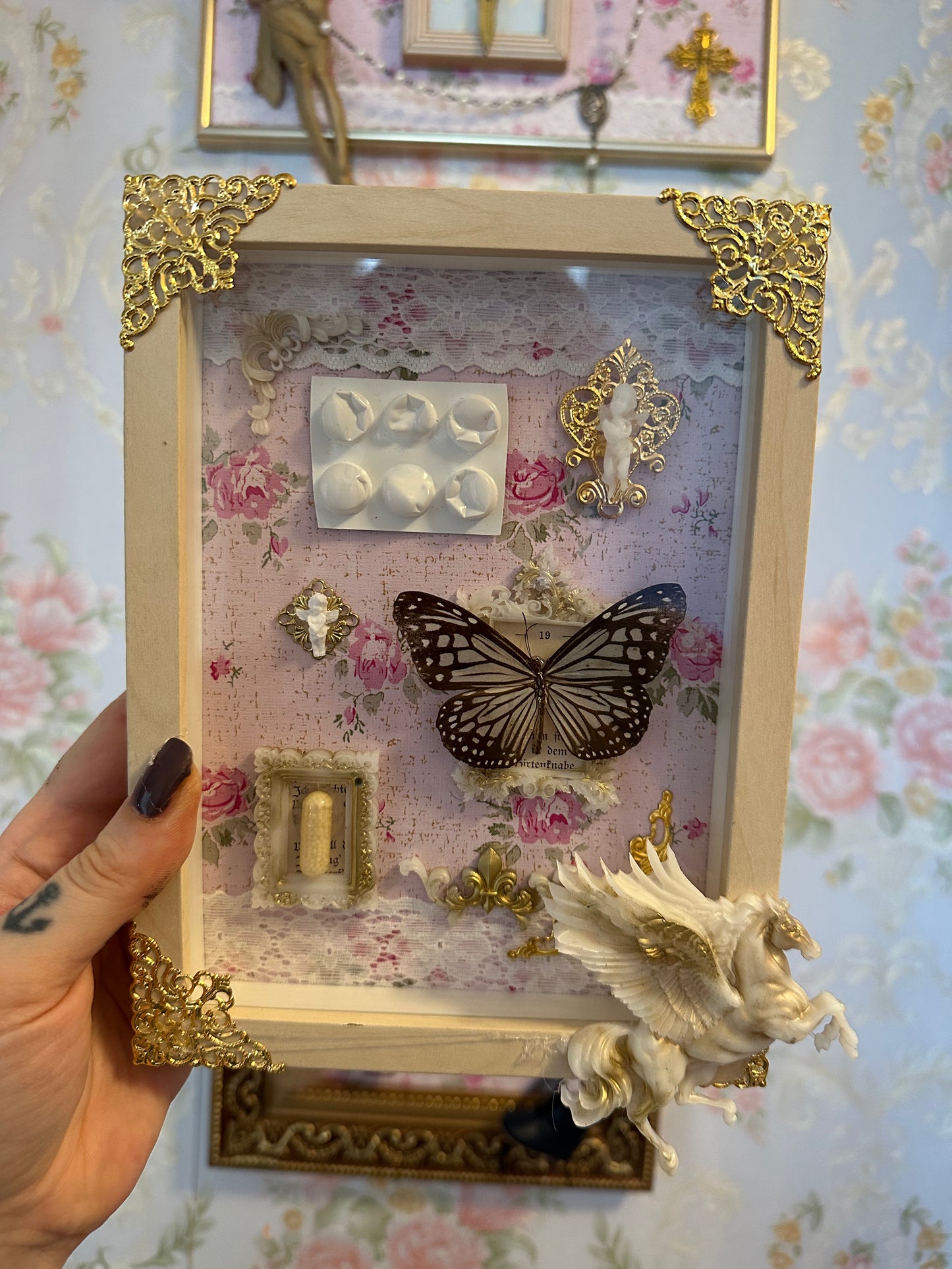 Rahmen „Girl Dinner No. 15“ mit echtem Schmetterling