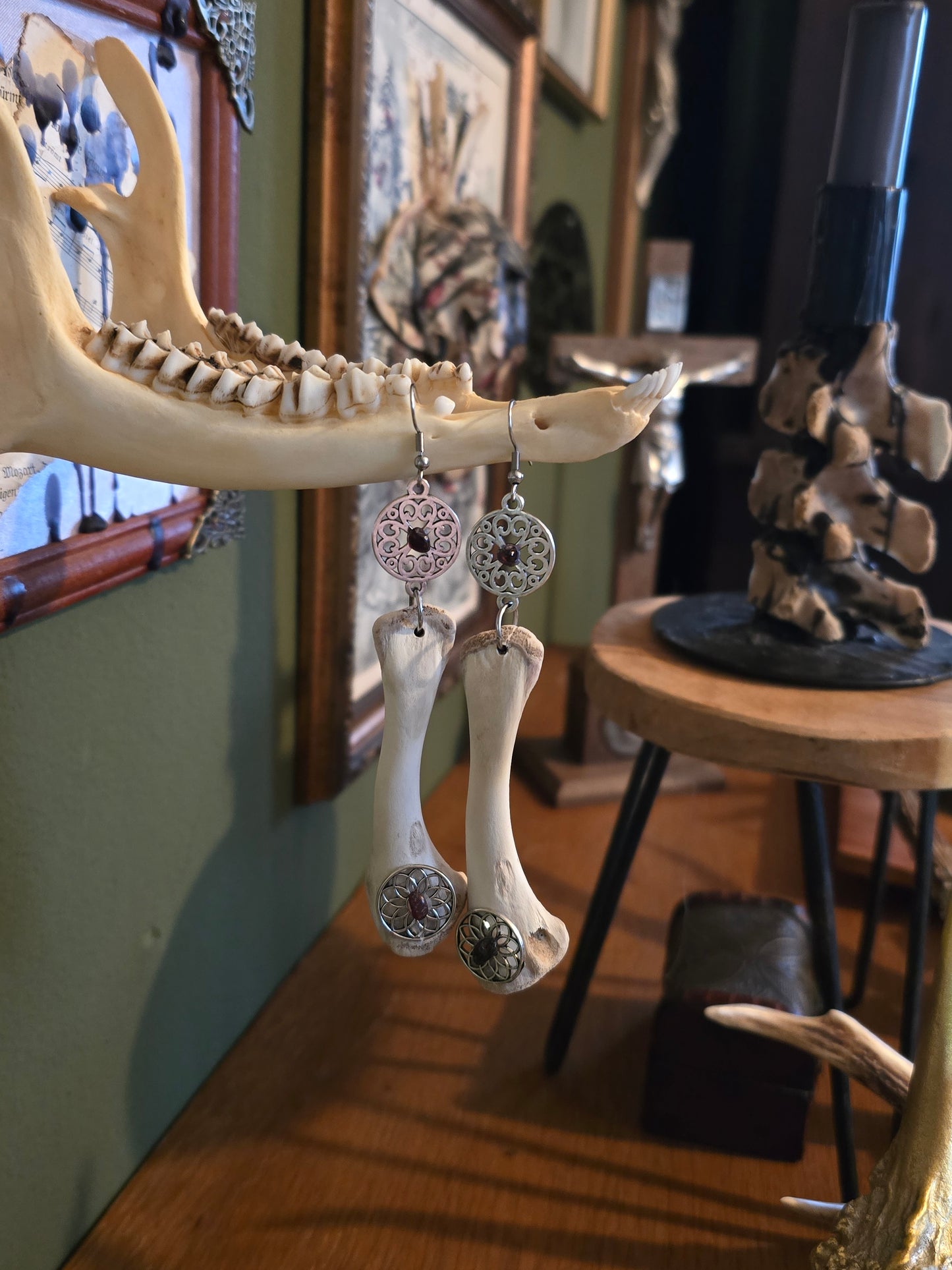 Ohrringe mit echten Hühnerknochen