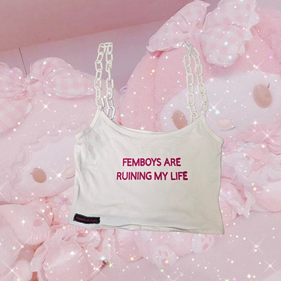 Crop Top "FEMBOYS ARE RUINING MY LIFE" mit Kettenträgern