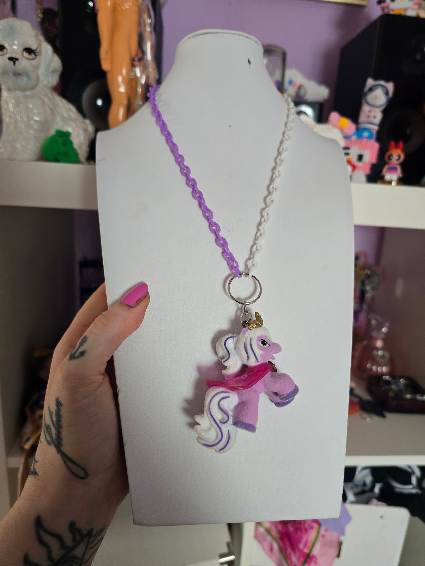 Kette "Ponyhof" (lila-weiß)