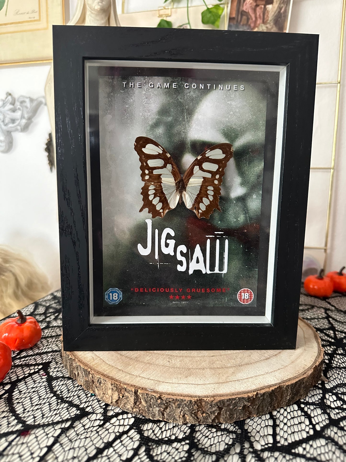 Rahmen mit echtem Schmetterling "JIGSAW" Halloween