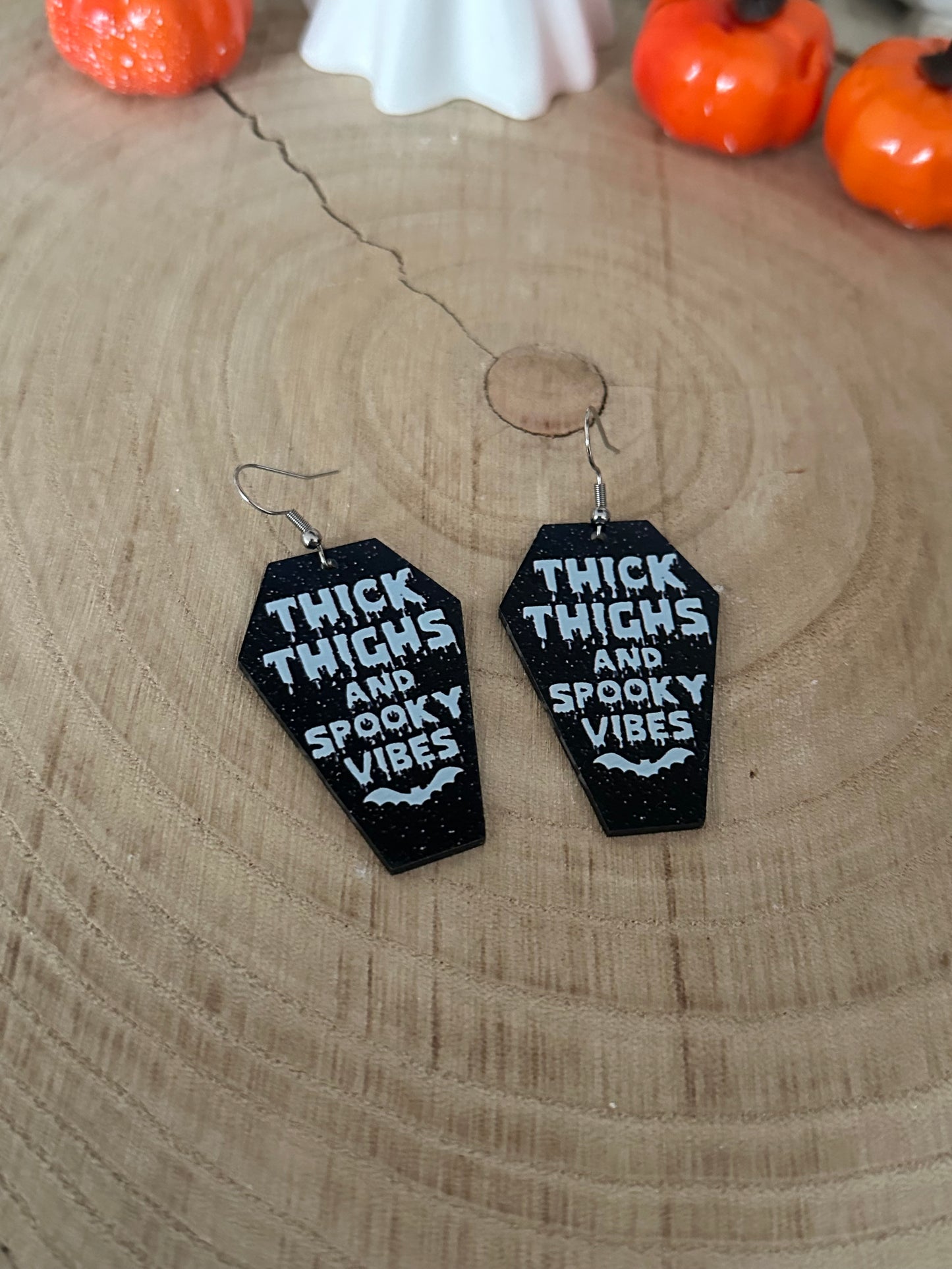 Ohrringe  „Thick thighs and spooky vibes“