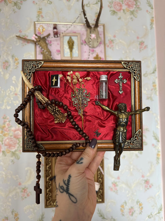 Rahmen „Holy No.4“ mit echtem Geweih