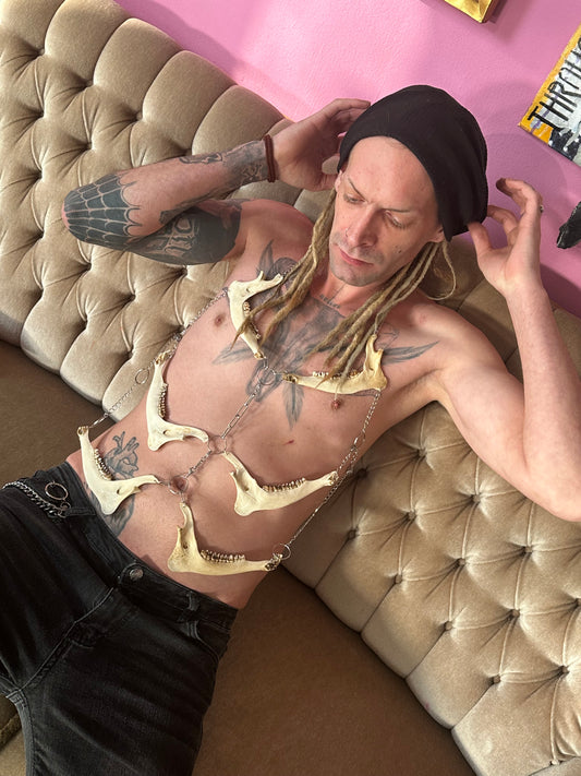 Body Chain/Harness aus echten Reh Kieferknochen