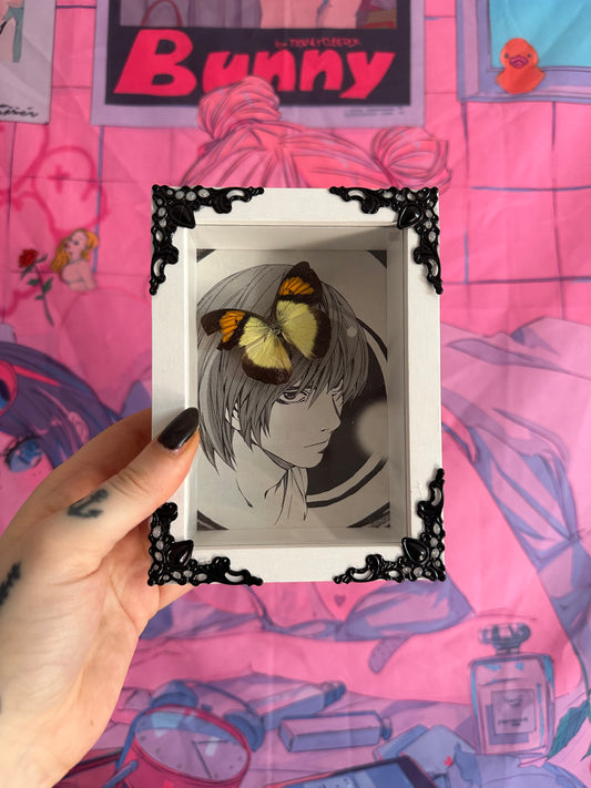 Rahmen „Death Note No.3“ mit echtem Schmetterling