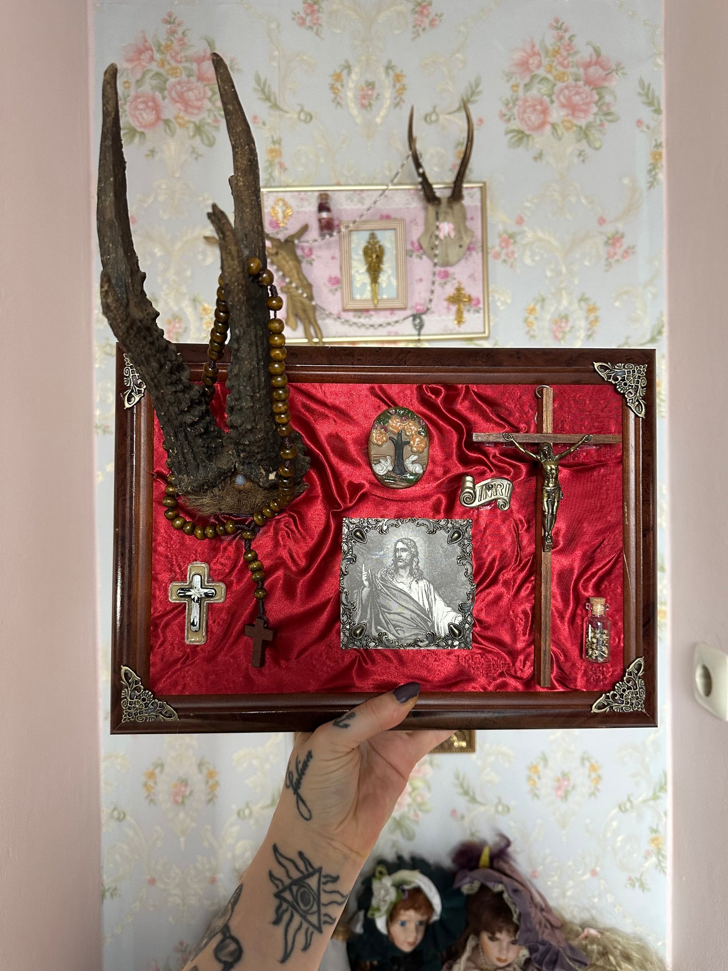 Rahmen „Holy No.2“ mit echtem Geweih