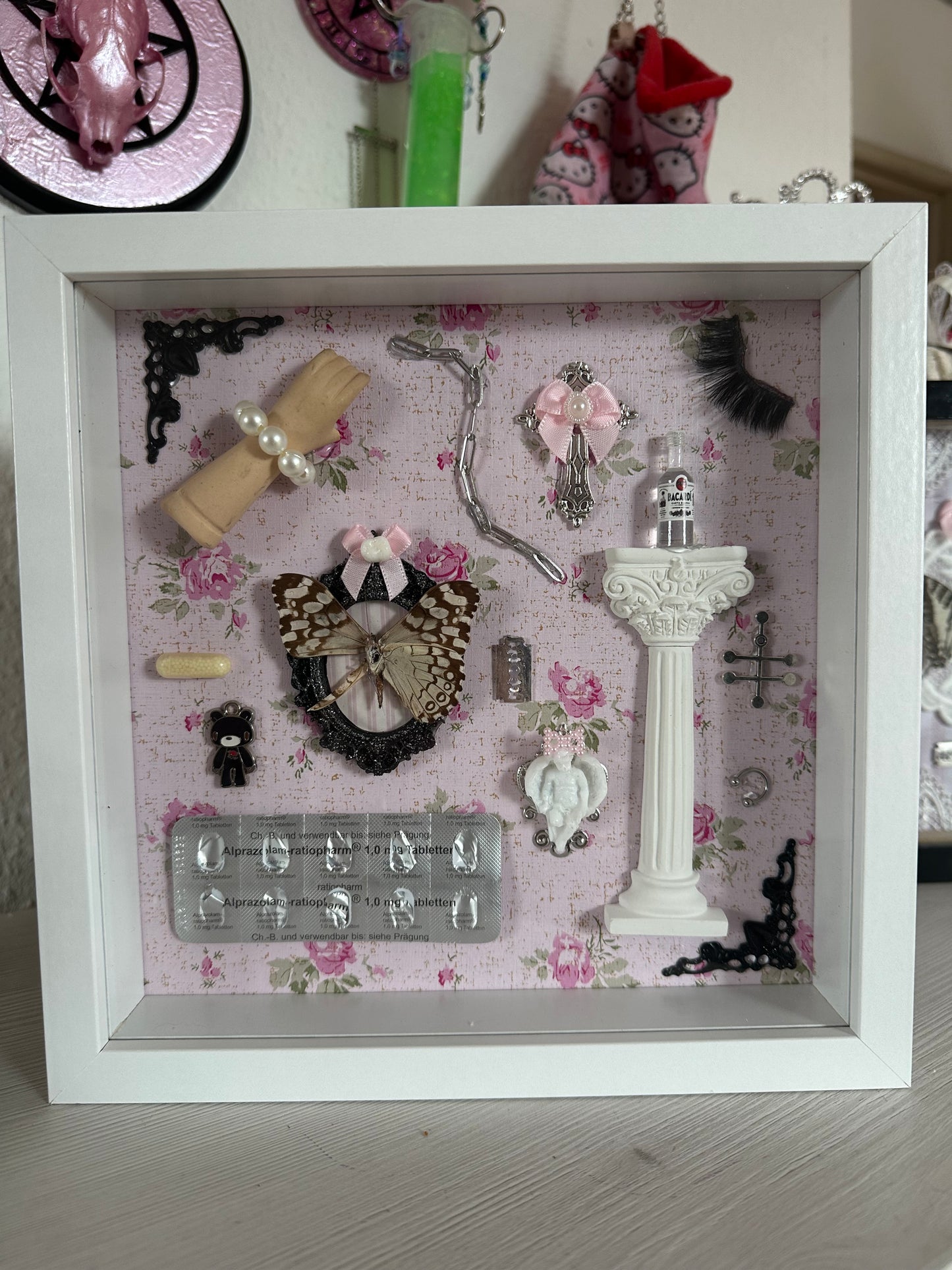 Rahmen „Girl Dinner No. 12“ mit echtem Schmetterling