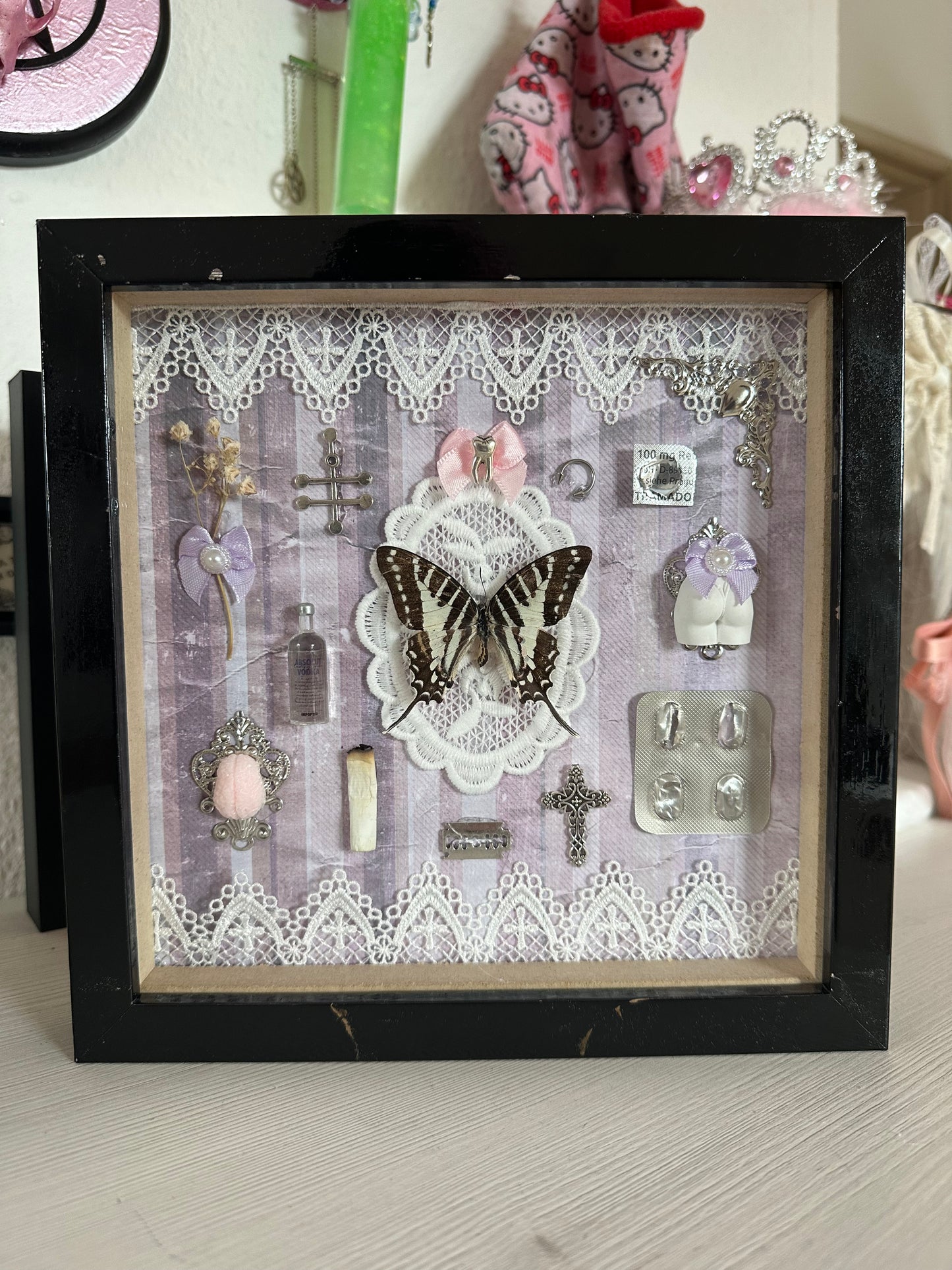 Rahmen „Girl Dinner No. 13“ mit echtem Schmetterling