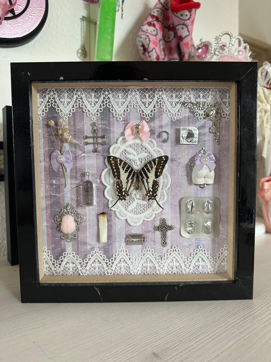 Rahmen „Girl Dinner No. 13“ mit echtem Schmetterling