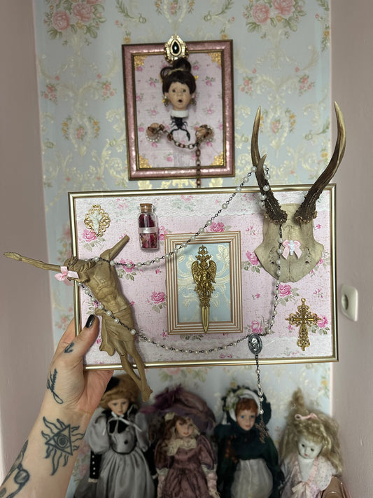 Rahmen „Holy“ mit echtem Geweih