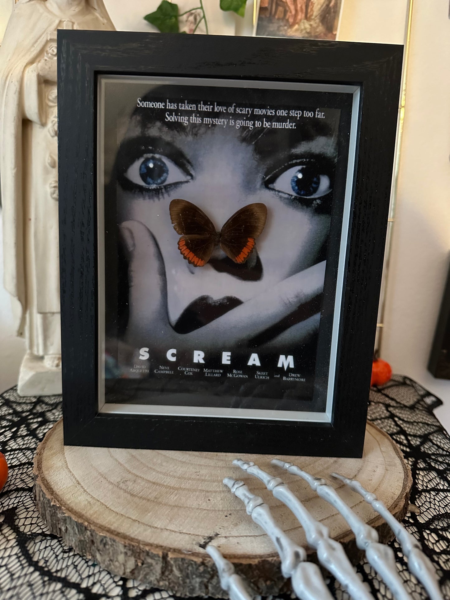 Rahmen mit echtem Schmetterling "Scream" Halloween