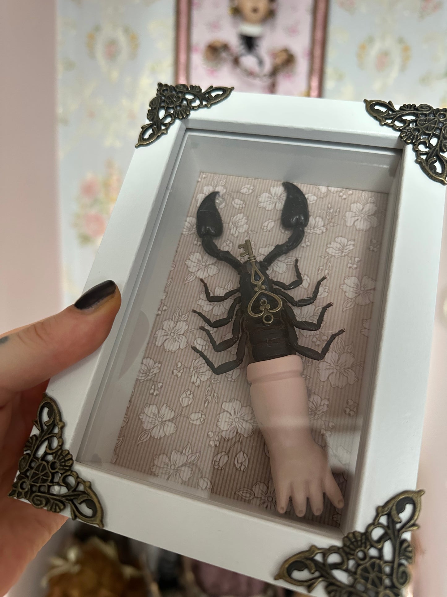 Rahmen mit echtem Skorpion