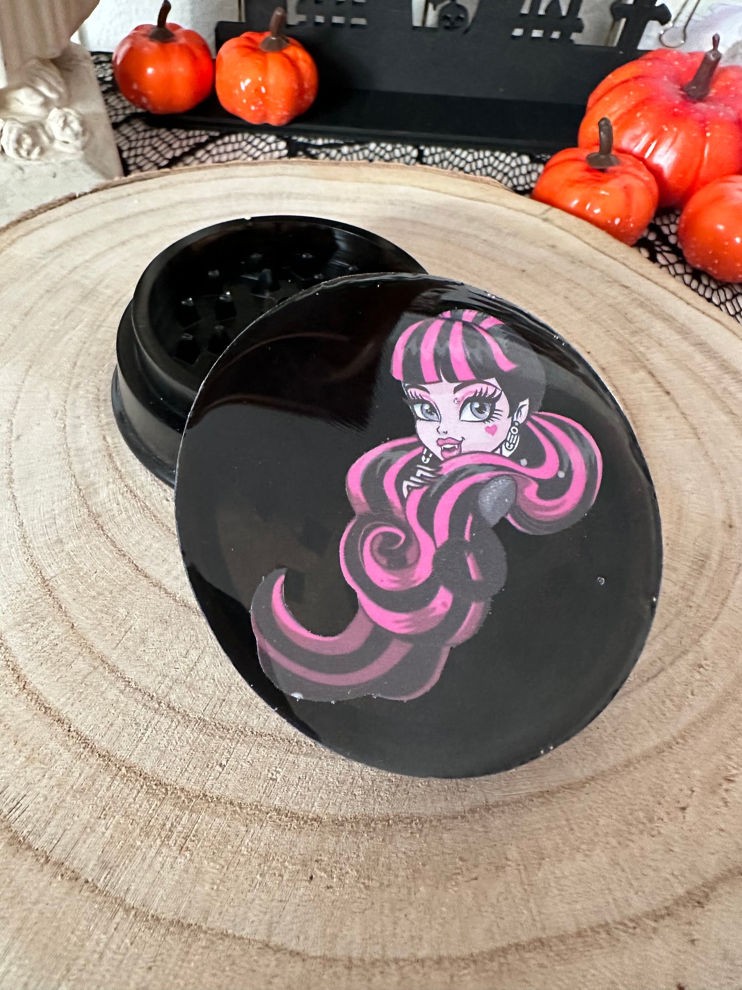 Grinder „Draculaura“