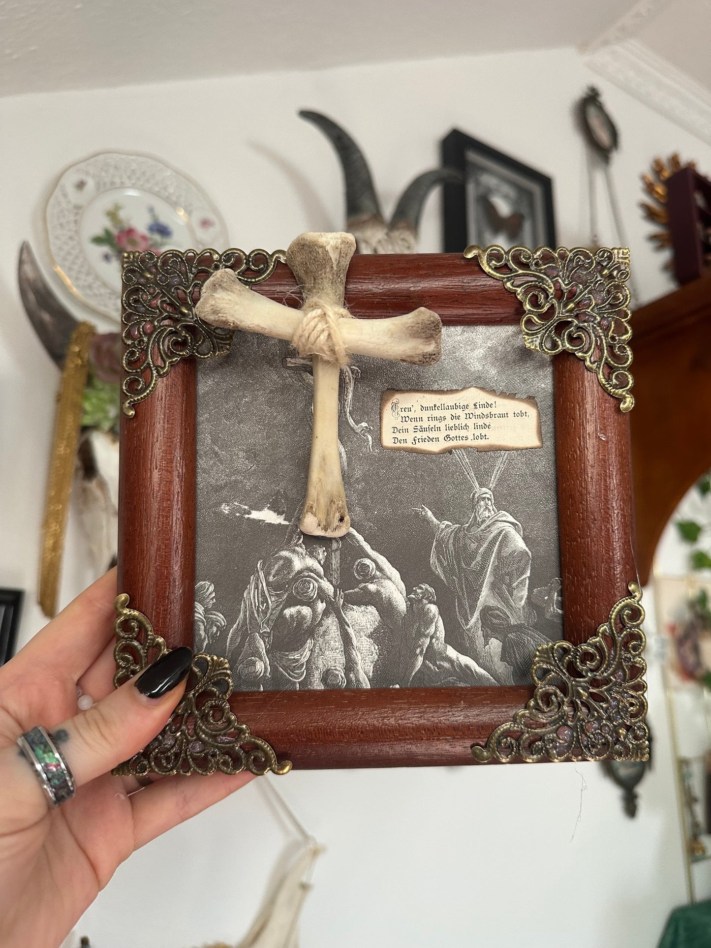 Rahmen „Cross“ No.2 mit echten Tierknochen