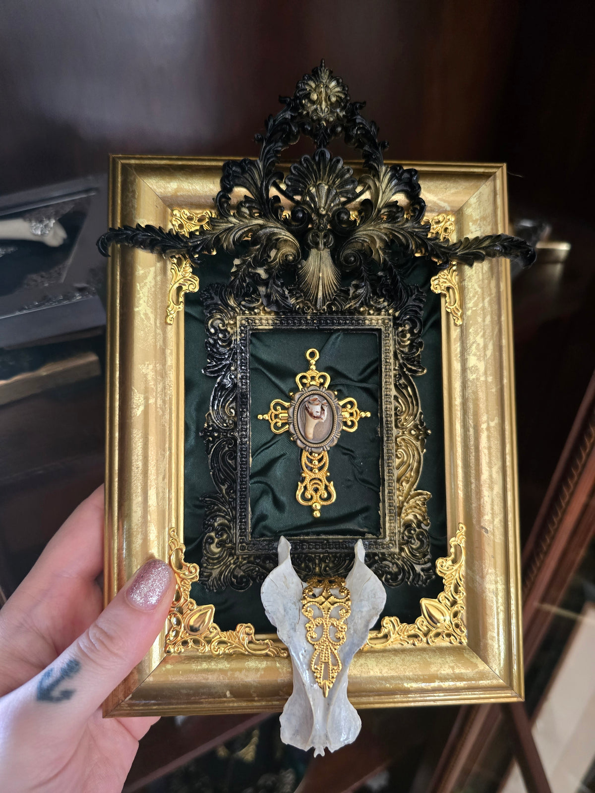 Rahmen "Aurea Arcana No.22" mit echtem Knochen und Zahn