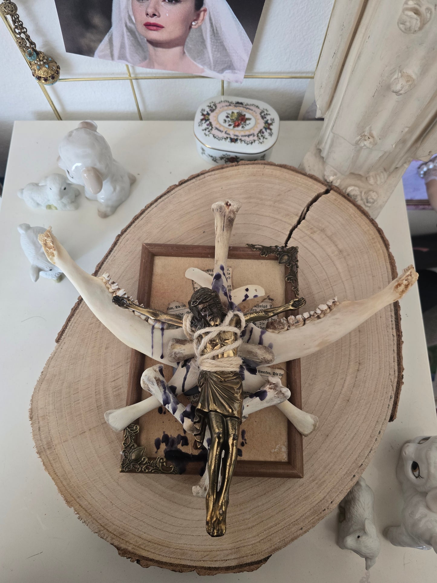 "Boneyard" Rahmen mit echten Knochen