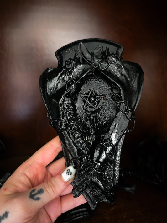 Rahmen "All Black No.4" mit echten Knochen, Ketten und Pentagramm
