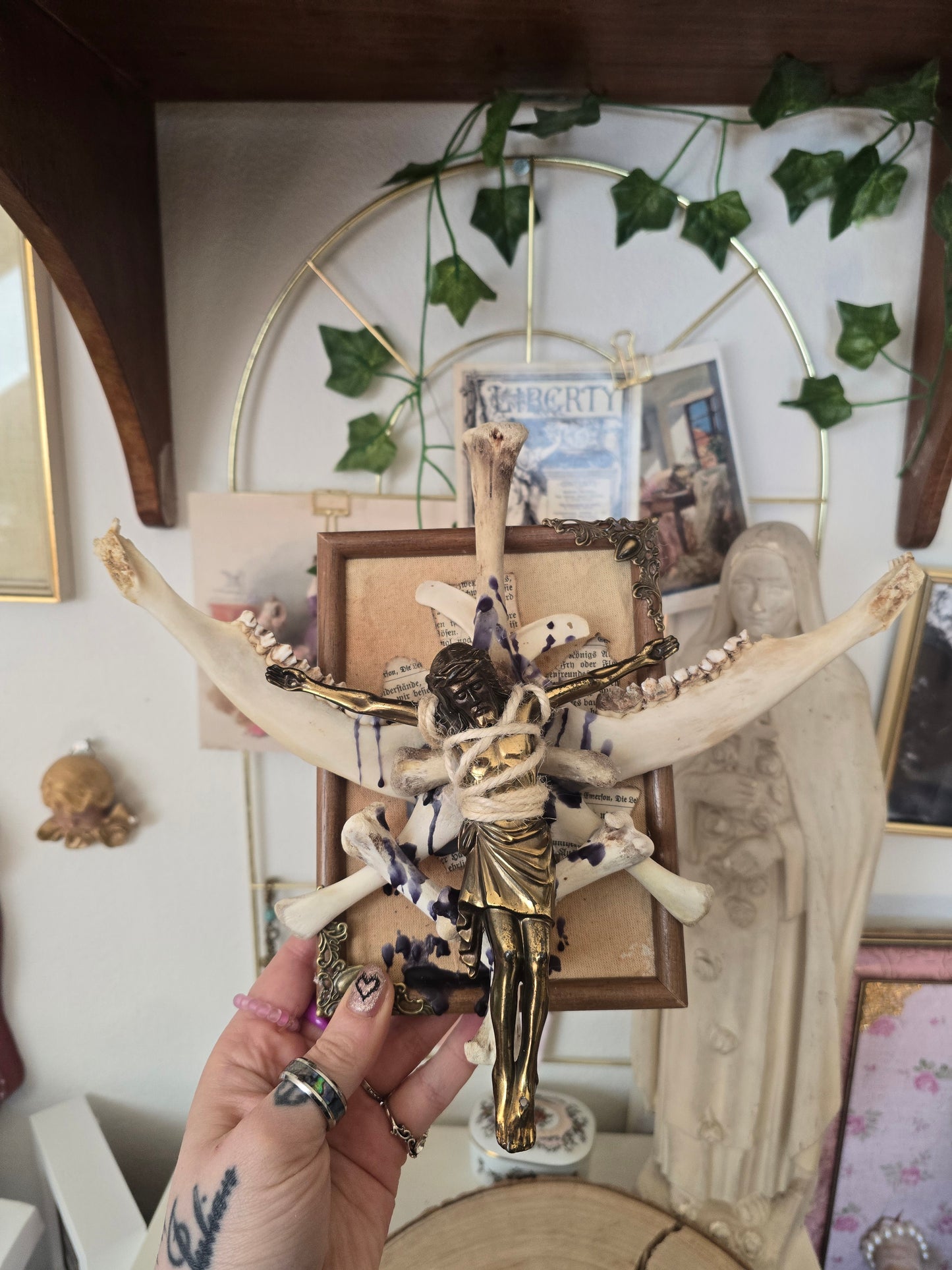 "Boneyard" Rahmen mit echten Knochen