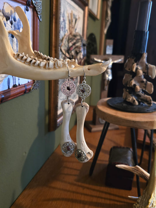 Ohrringe mit echten Hühnerknochen
