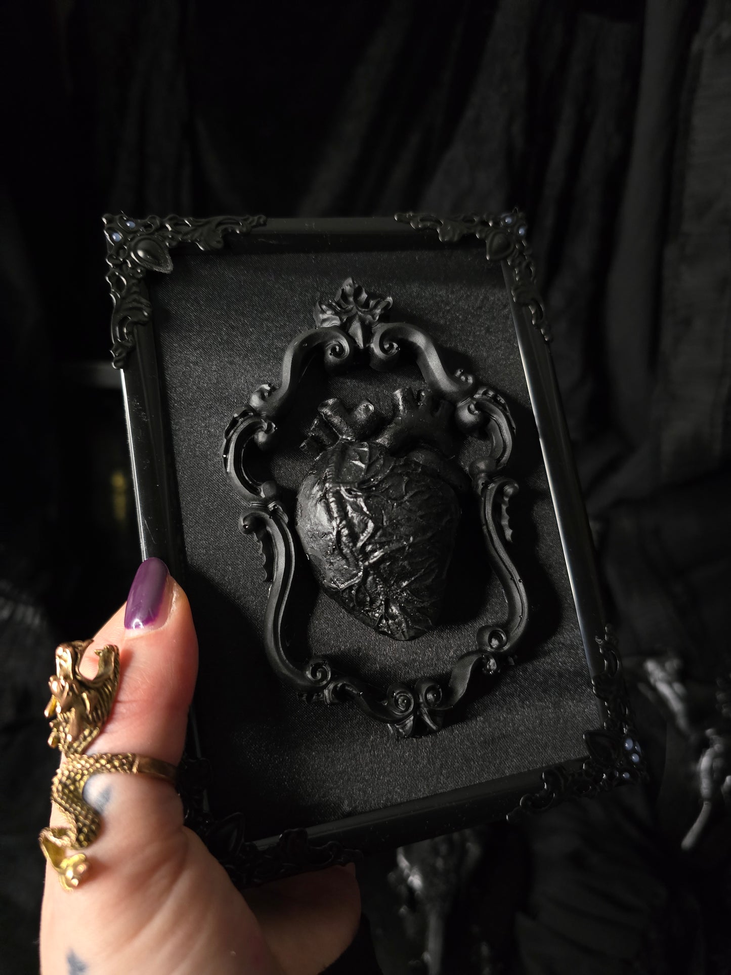 Rahmen mit Ornamenten aus Epoxidharz