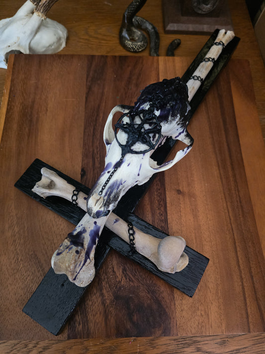 Kreuz "Dark Souls" mit echtem Fuchsschädel und echten Tierknochen