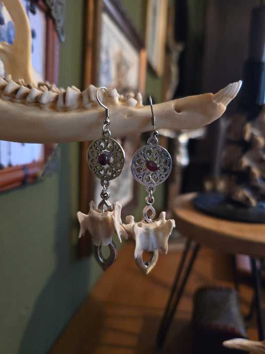 Ohrringe mit echten Tierwirbelknochen